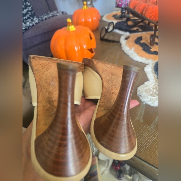 Chanel Vintage Elegant Cream Women's Heels - Picture 5 of 17